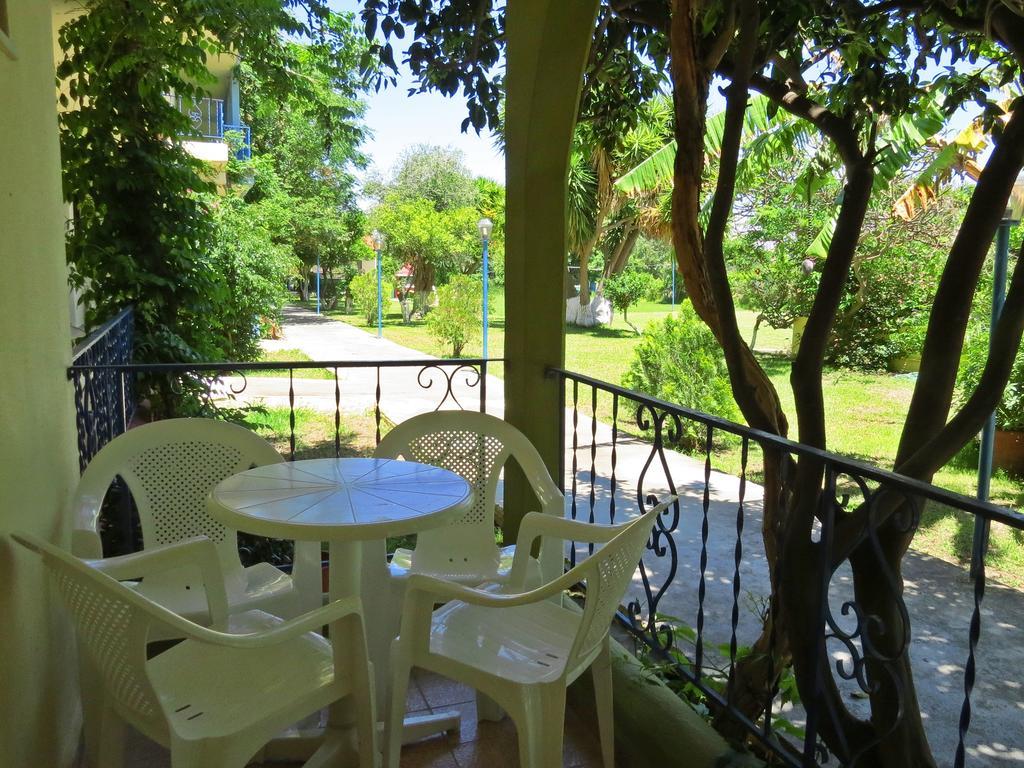 Maritime Hotel Apartments Petaloudes Bagian luar foto