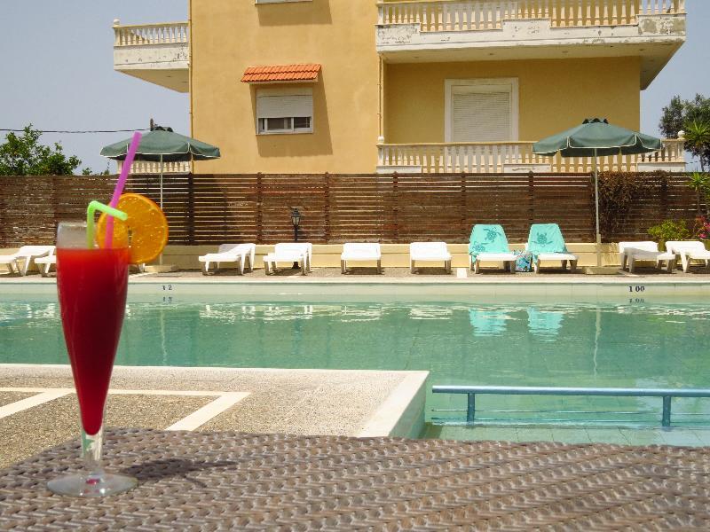 Maritime Hotel Apartments Petaloudes Bagian luar foto