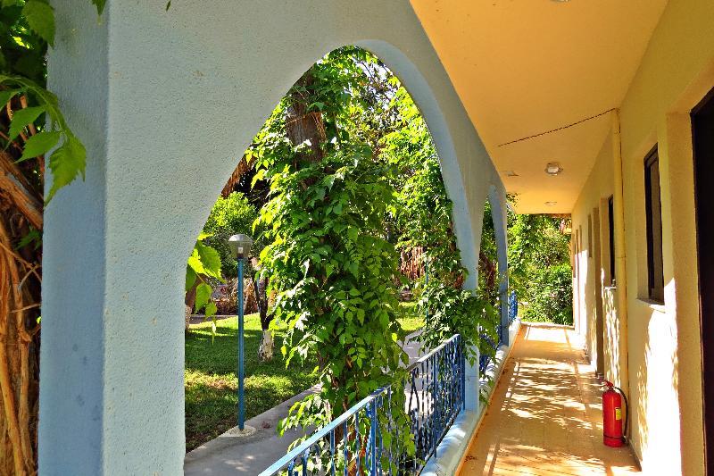Maritime Hotel Apartments Petaloudes Bagian luar foto