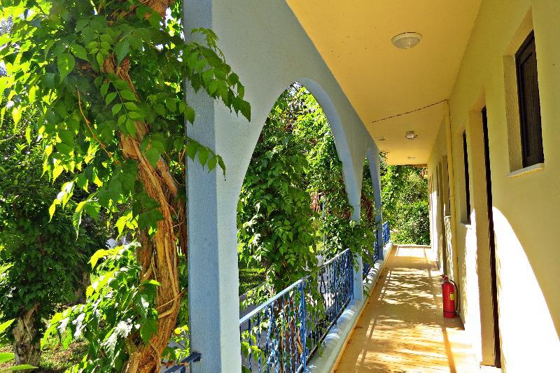 Maritime Hotel Apartments Petaloudes Bagian luar foto