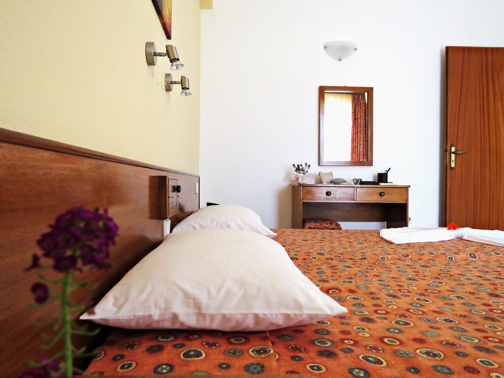 Maritime Hotel Apartments Petaloudes Bagian luar foto
