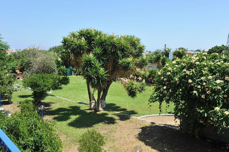 Maritime Hotel Apartments Petaloudes Bagian luar foto