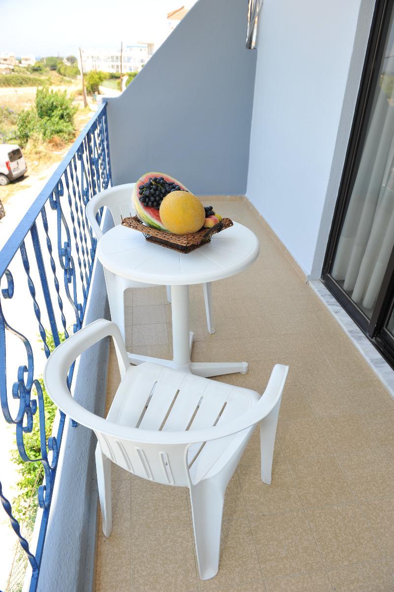 Maritime Hotel Apartments Petaloudes Bagian luar foto